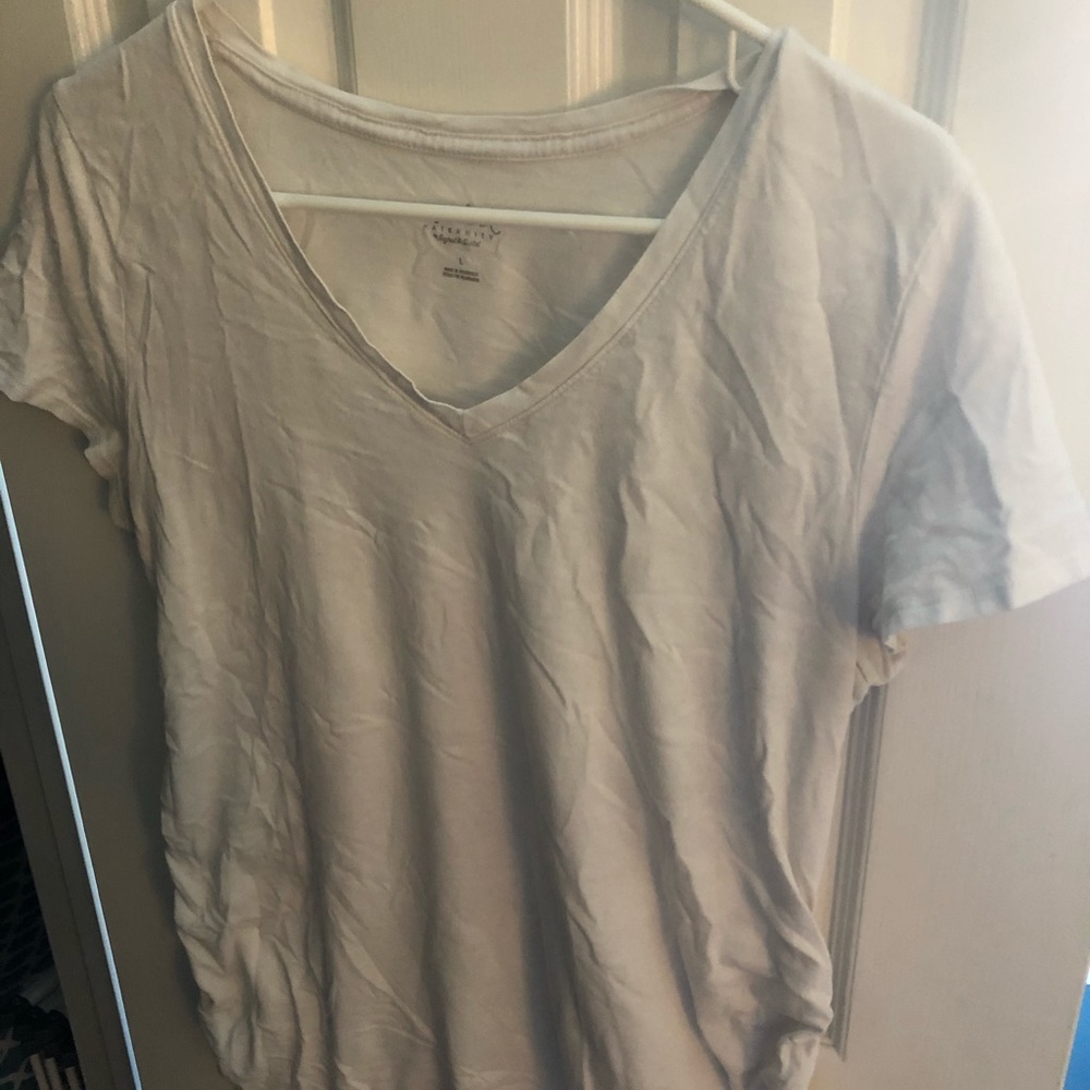 White short sleeve maternity tee shirt